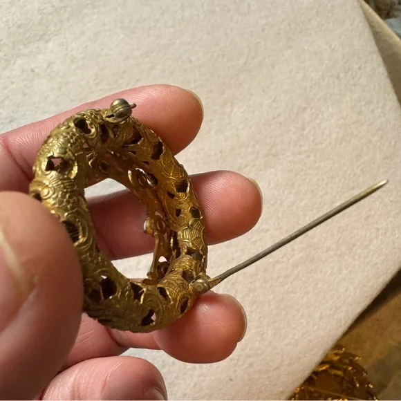 Unsigned Vintage Miriam Haskell preowned vintage brooch - Picture 15 of 17